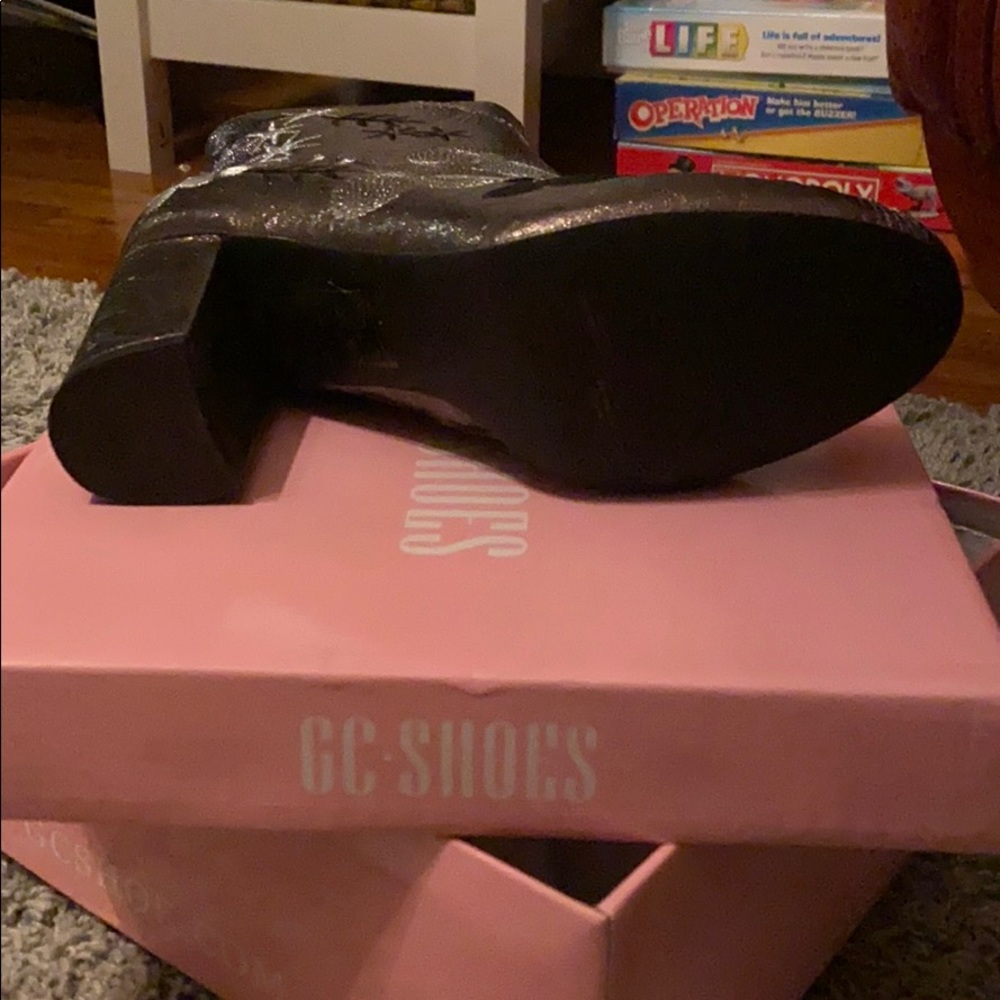 Boots - Picture 3 of 3